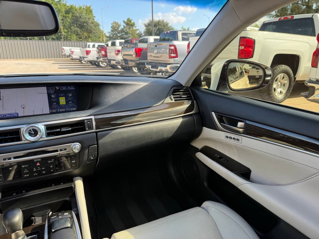 Lexus GS 350 Vehicle Full-screen Gallery Image 20