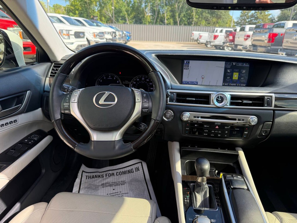 Lexus GS 350 Vehicle Full-screen Gallery Image 21