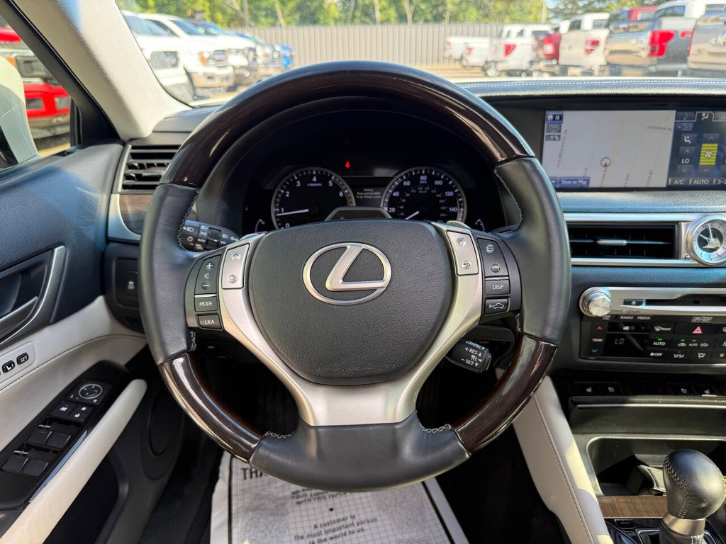 Lexus GS 350 Vehicle Full-screen Gallery Image 22