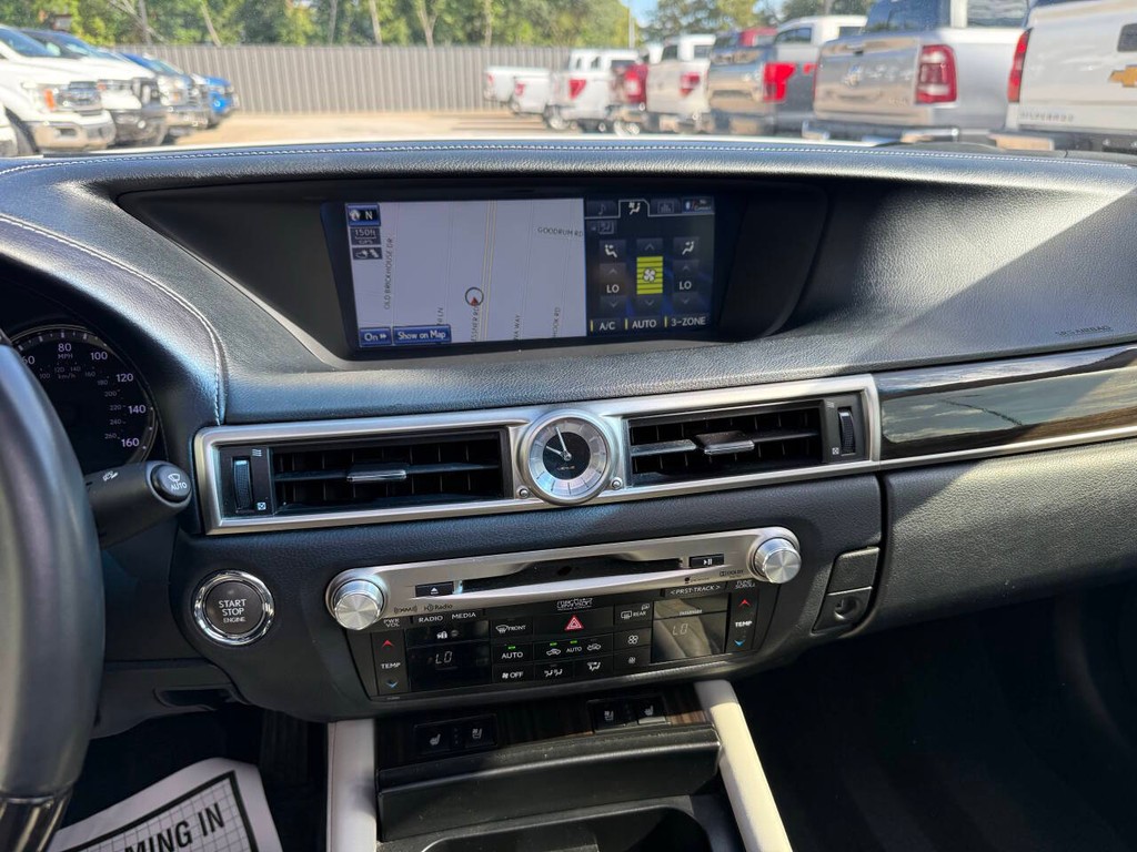 Lexus GS 350 Vehicle Full-screen Gallery Image 24