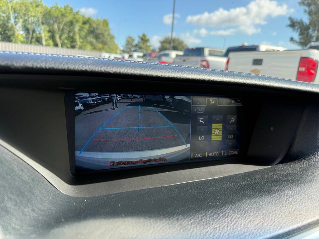 Lexus GS 350 Vehicle Full-screen Gallery Image 26