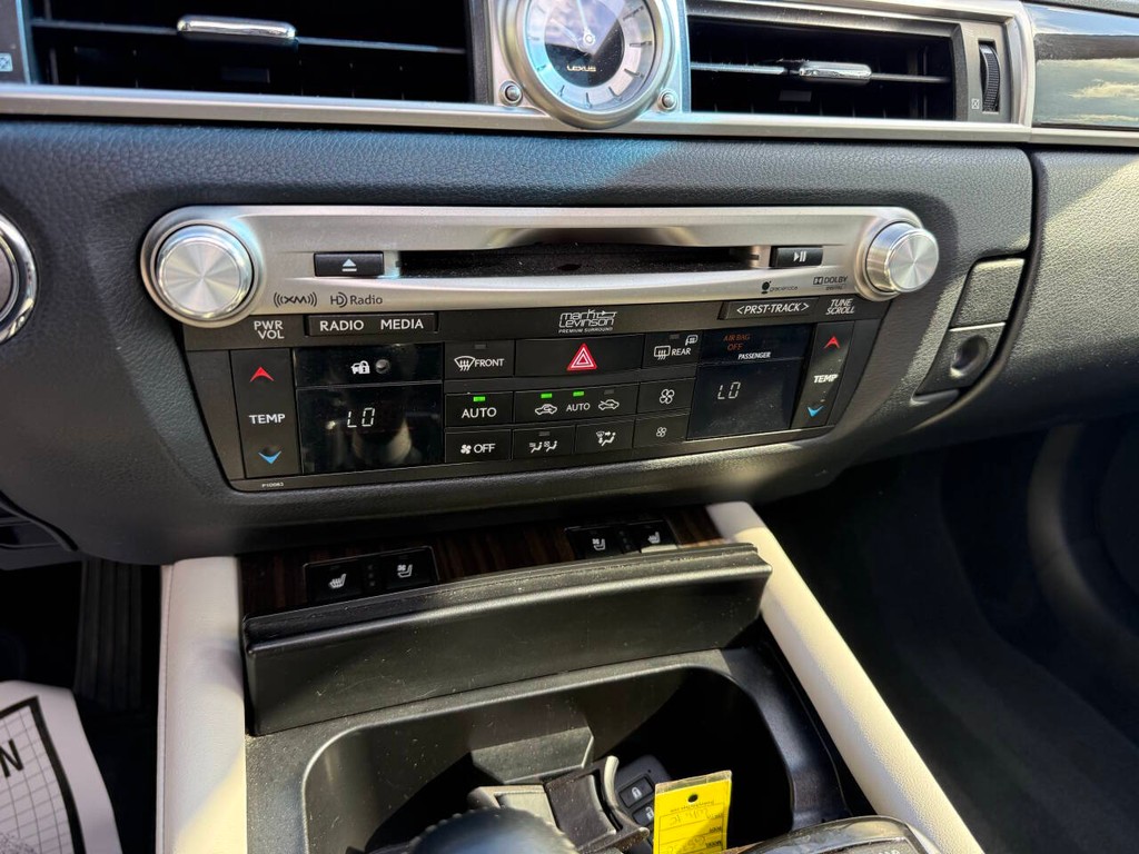 Lexus GS 350 Vehicle Full-screen Gallery Image 28
