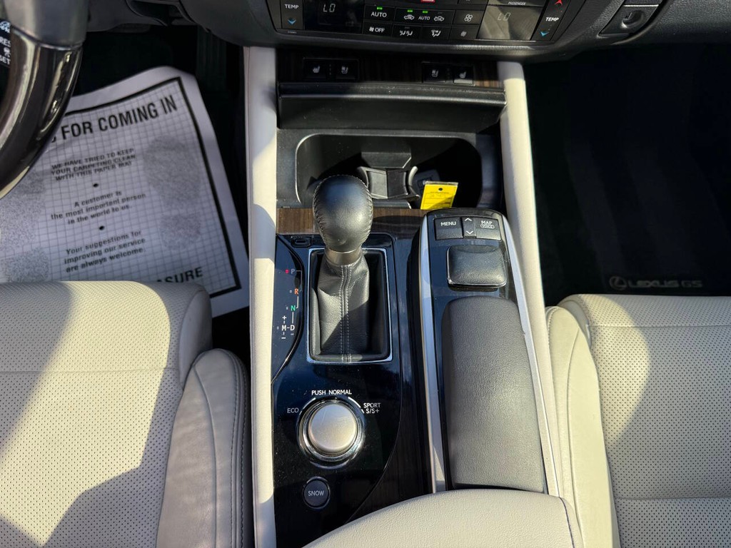 Lexus GS 350 Vehicle Full-screen Gallery Image 29