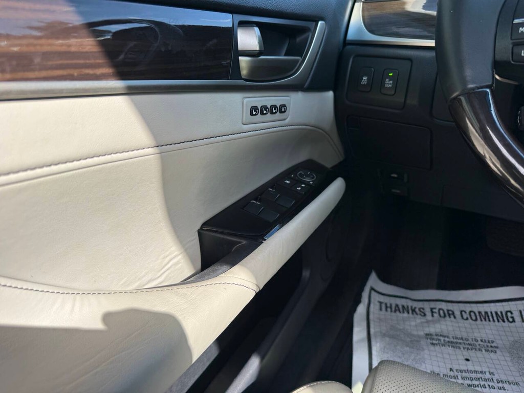 Lexus GS 350 Vehicle Full-screen Gallery Image 30