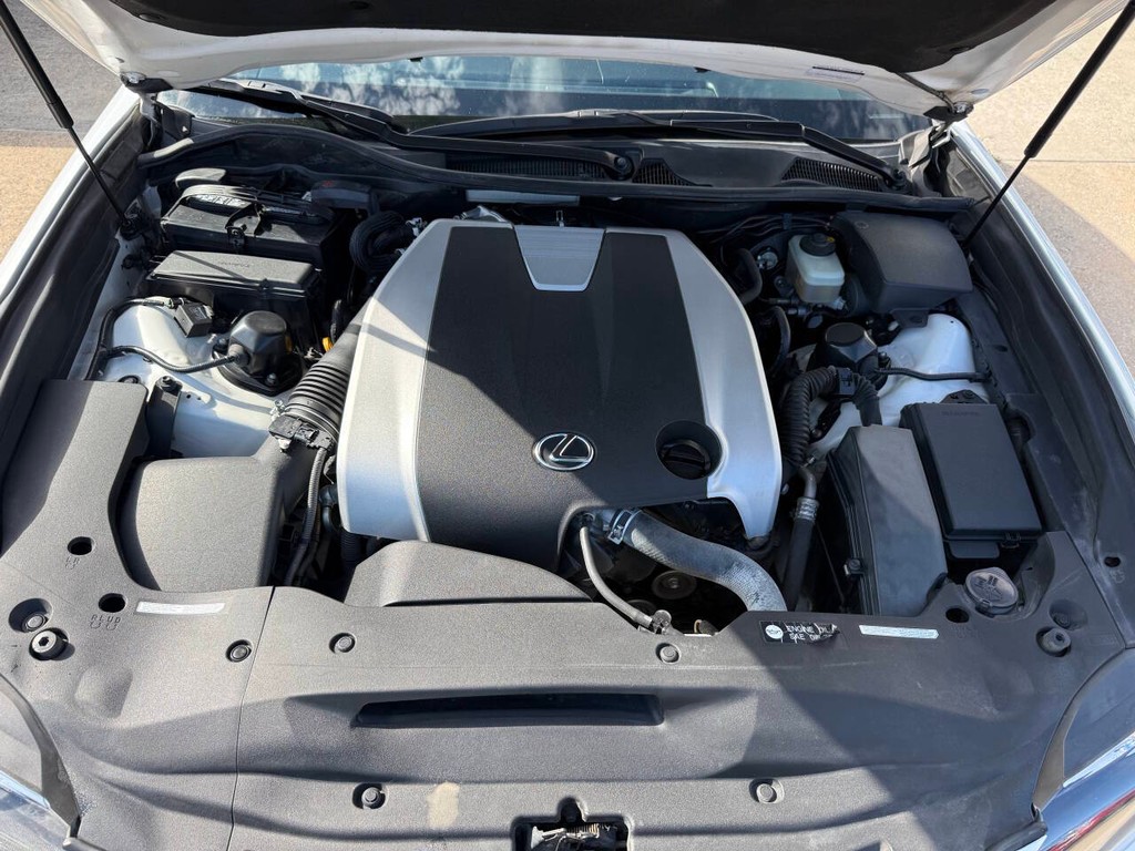 Lexus GS 350 Vehicle Full-screen Gallery Image 35