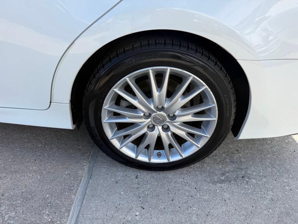 Lexus GS 350 Vehicle Full-screen Gallery Image 36