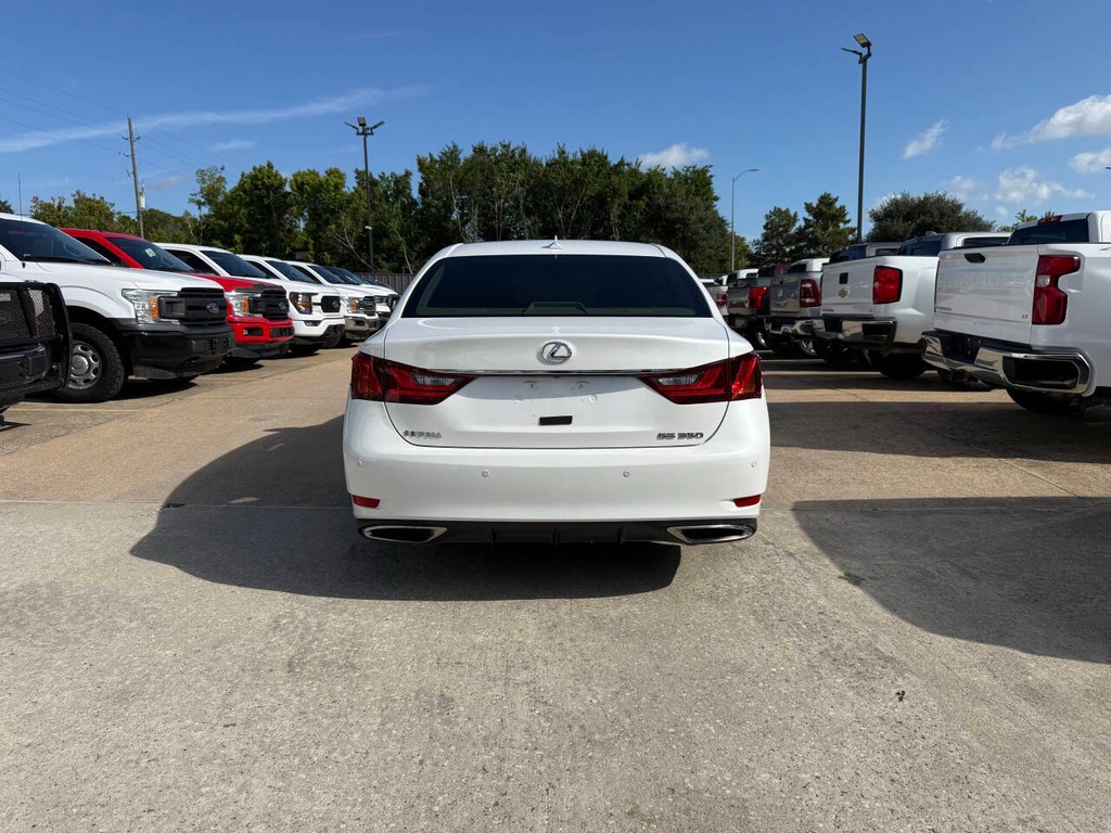 Lexus GS 350 Vehicle Full-screen Gallery Image 38
