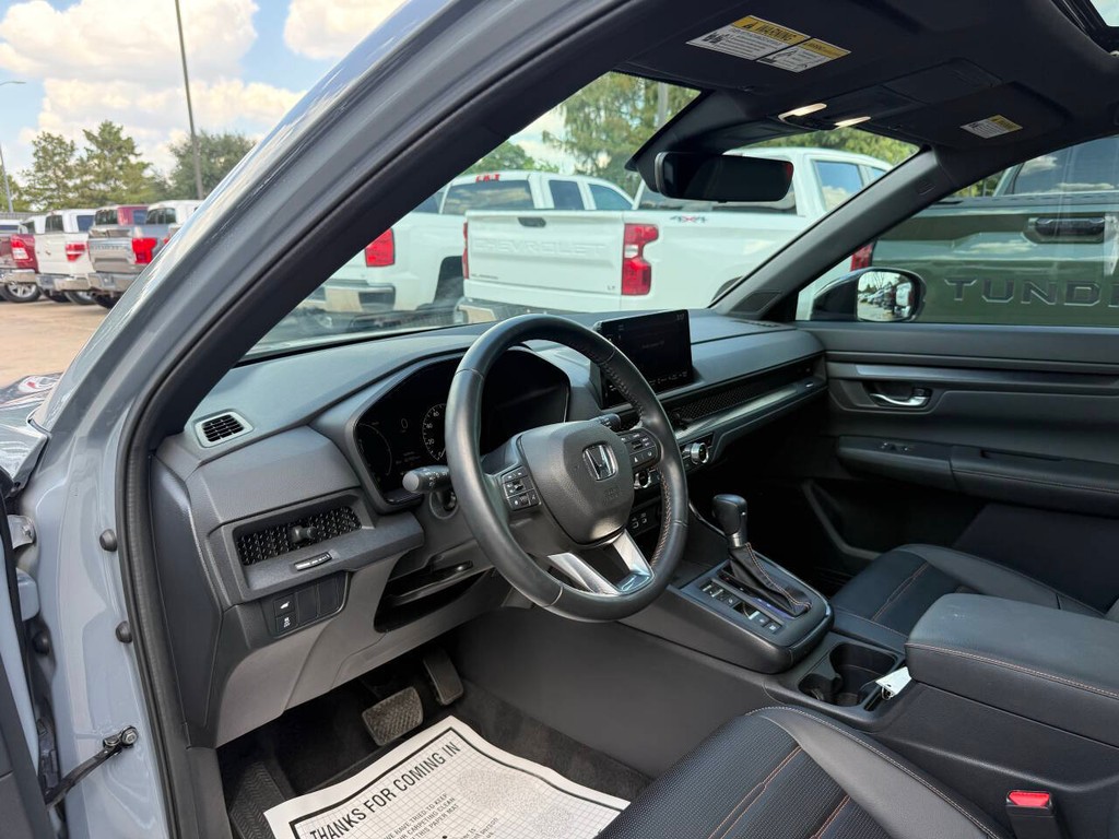 Honda CR-V Hybrid Vehicle Full-screen Gallery Image 06