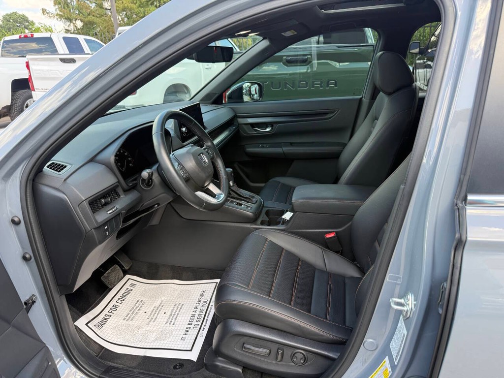 Honda CR-V Hybrid Vehicle Full-screen Gallery Image 07
