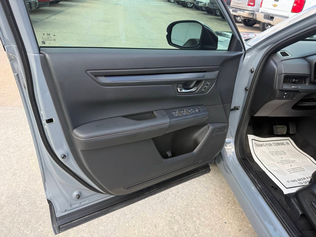 Honda CR-V Hybrid Vehicle Full-screen Gallery Image 08