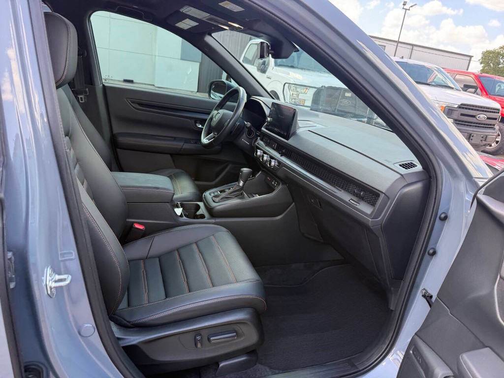 Honda CR-V Hybrid Vehicle Full-screen Gallery Image 10