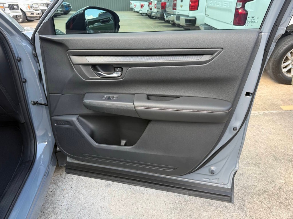 Honda CR-V Hybrid Vehicle Full-screen Gallery Image 11