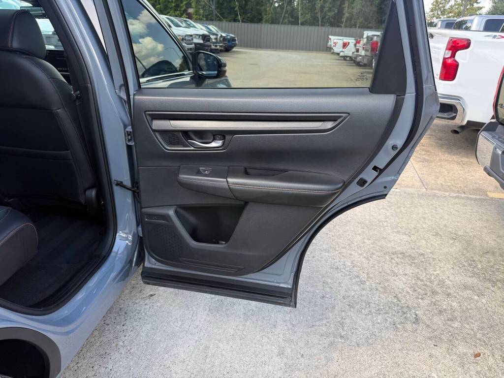 Honda CR-V Hybrid Vehicle Full-screen Gallery Image 16
