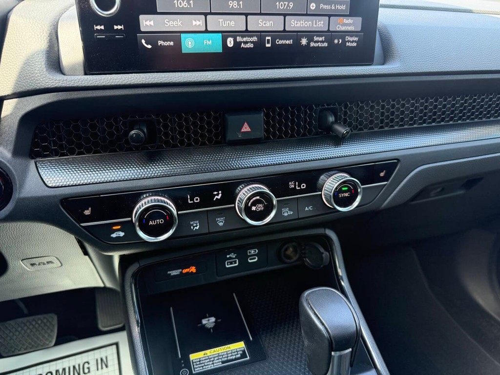 Honda CR-V Hybrid Vehicle Full-screen Gallery Image 27