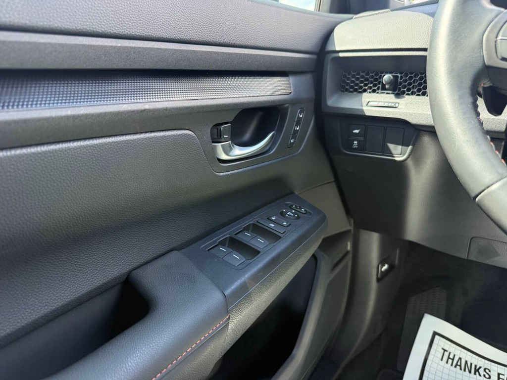Honda CR-V Hybrid Vehicle Full-screen Gallery Image 29
