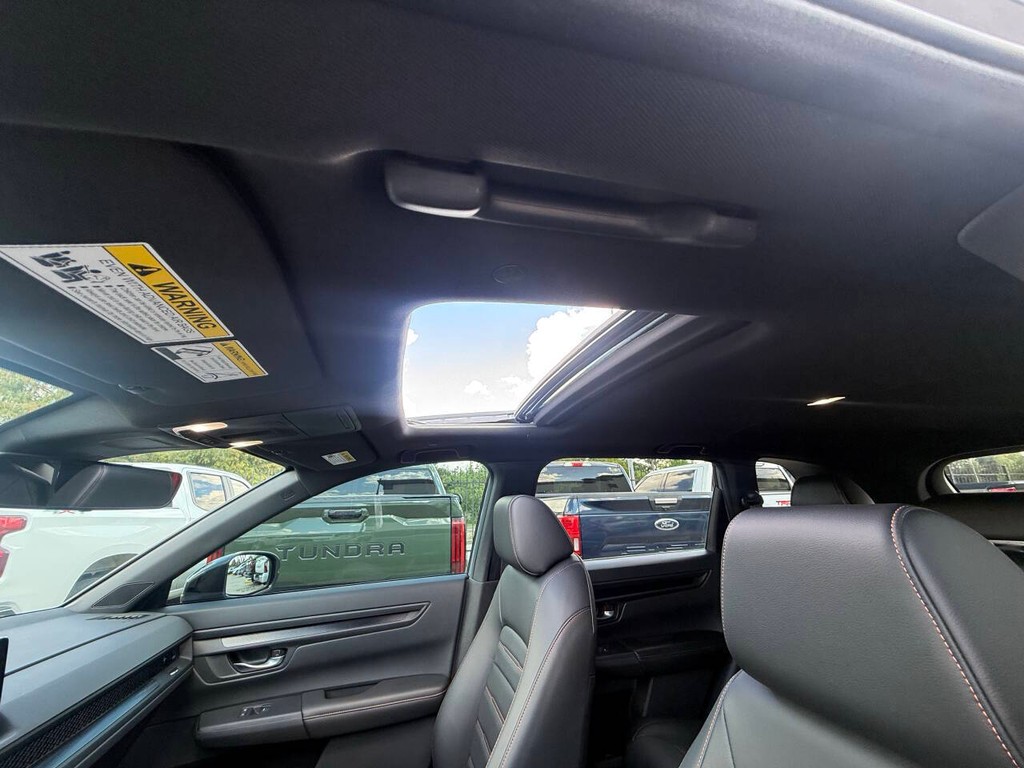 Honda CR-V Hybrid Vehicle Full-screen Gallery Image 30