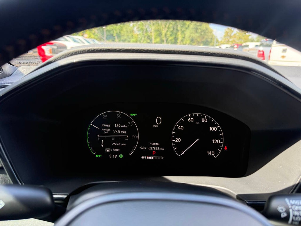 Honda CR-V Hybrid Vehicle Full-screen Gallery Image 31