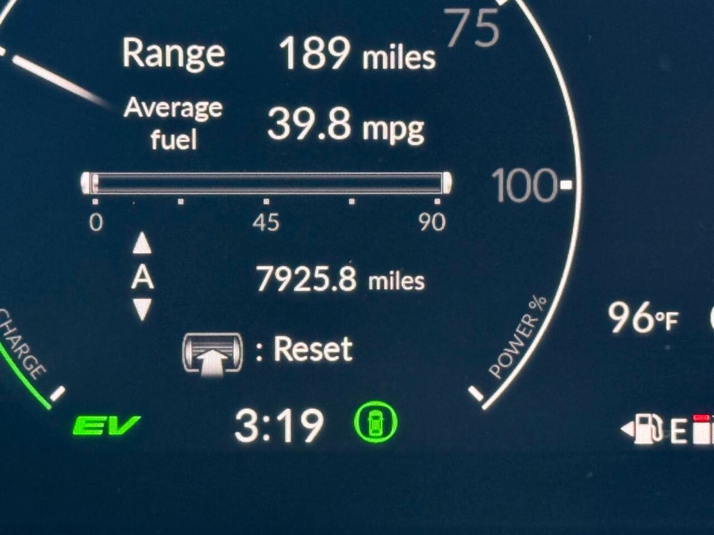 Honda CR-V Hybrid Vehicle Full-screen Gallery Image 32