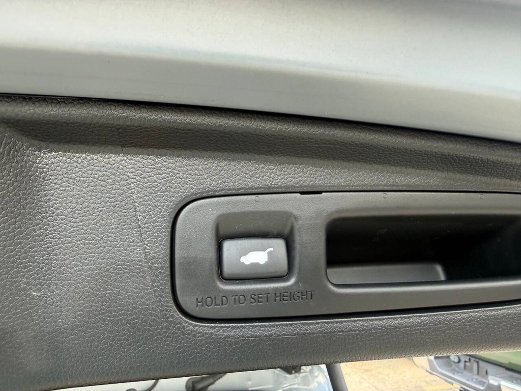 Honda CR-V Hybrid Vehicle Full-screen Gallery Image 37