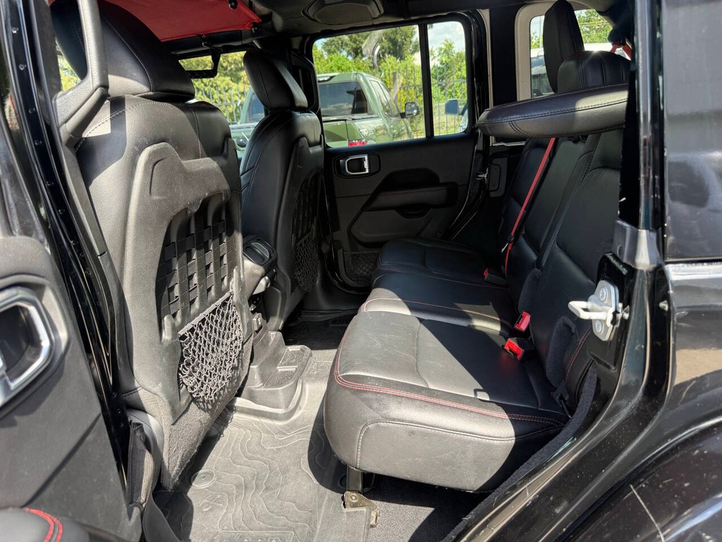 Jeep Wrangler Unlimited Vehicle Full-screen Gallery Image 13