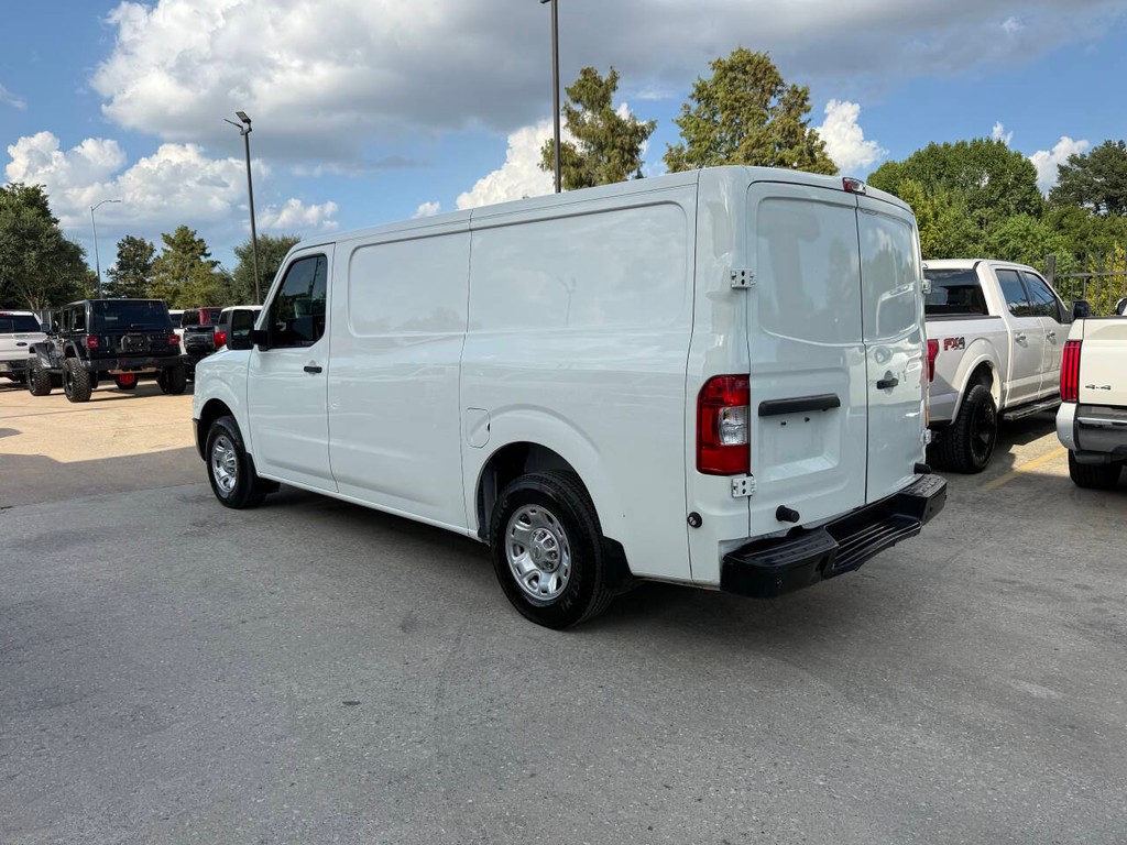 Nissan NV Cargo Vehicle Full-screen Gallery Image 03