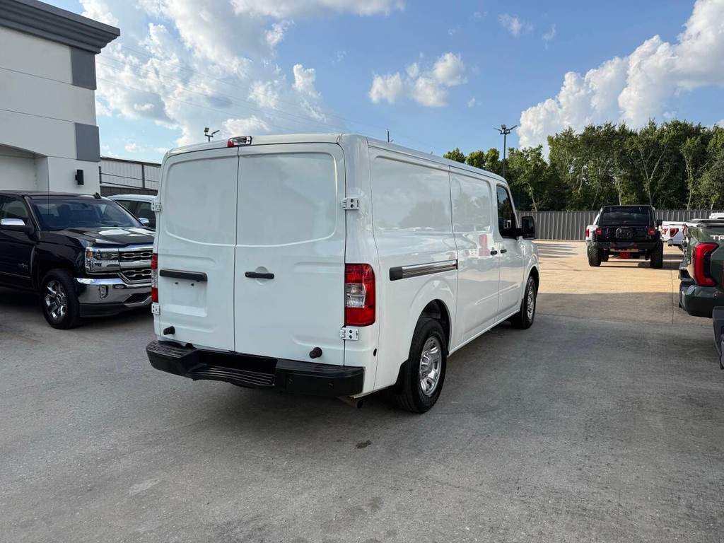 Nissan NV Cargo Vehicle Full-screen Gallery Image 04