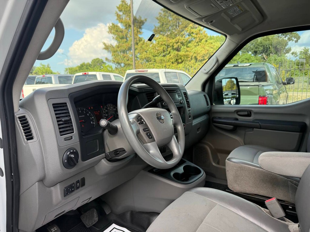 Nissan NV Cargo Vehicle Full-screen Gallery Image 05