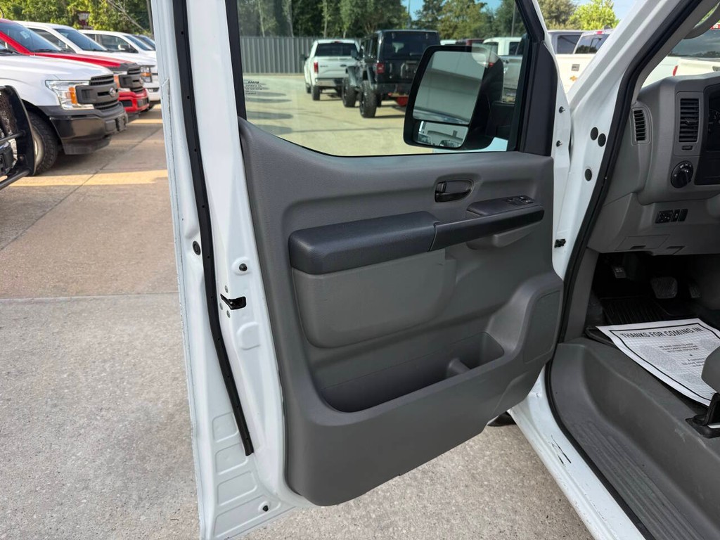 Nissan NV Cargo Vehicle Full-screen Gallery Image 07