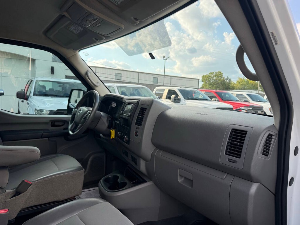 Nissan NV Cargo Vehicle Full-screen Gallery Image 08