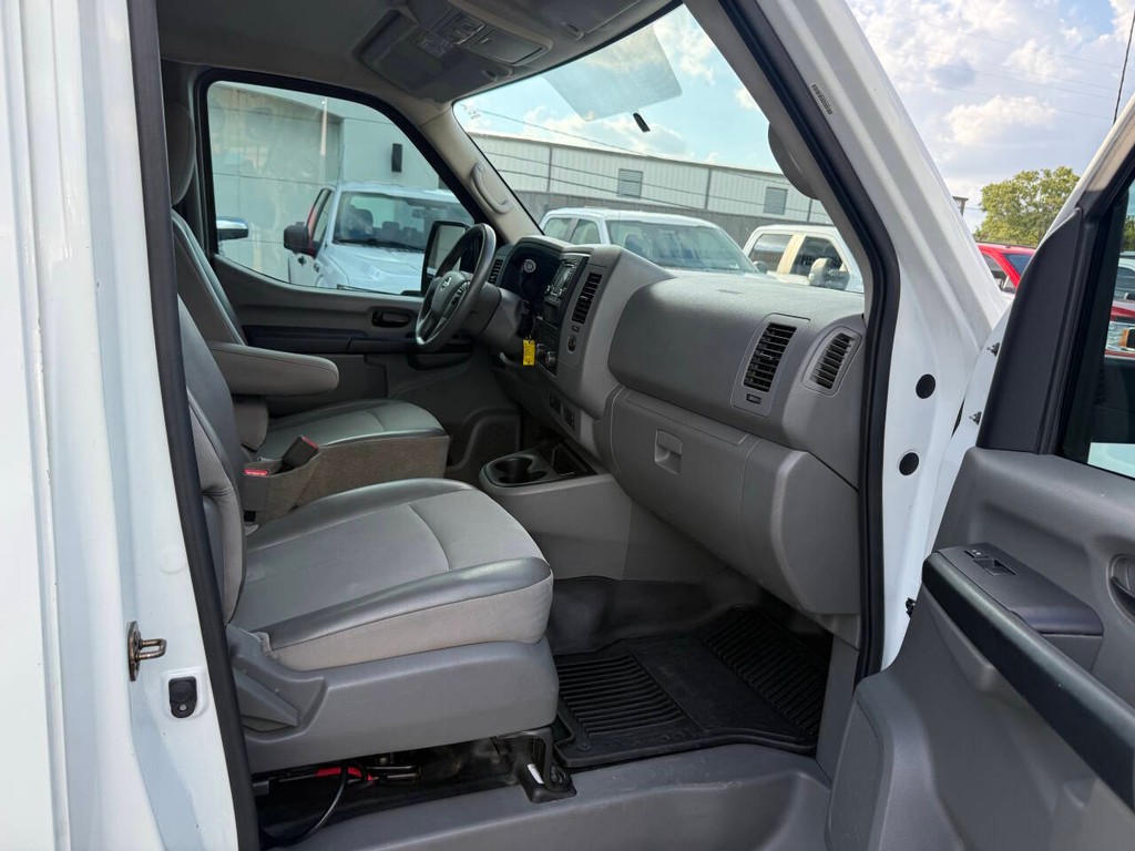 Nissan NV Cargo Vehicle Full-screen Gallery Image 09