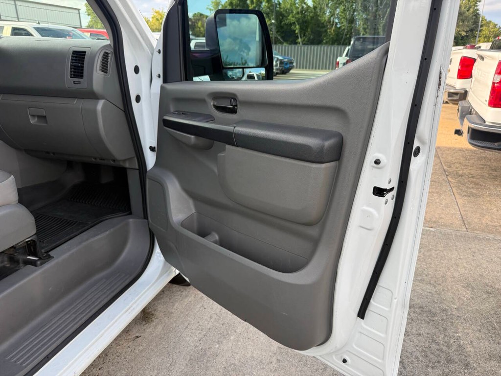 Nissan NV Cargo Vehicle Full-screen Gallery Image 11
