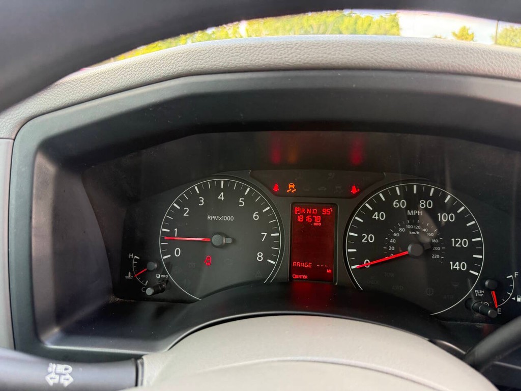 Nissan NV Cargo Vehicle Full-screen Gallery Image 23