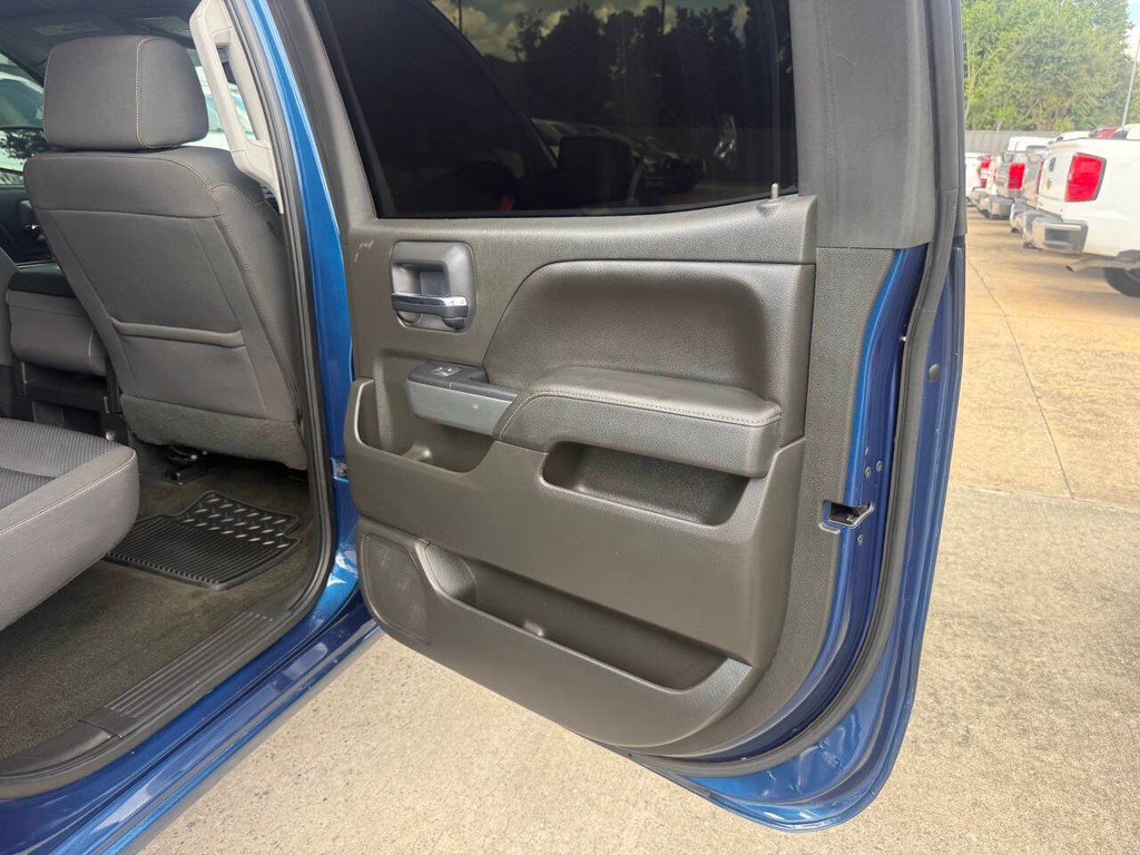 Chevrolet Silverado 1500 Vehicle Full-screen Gallery Image 16