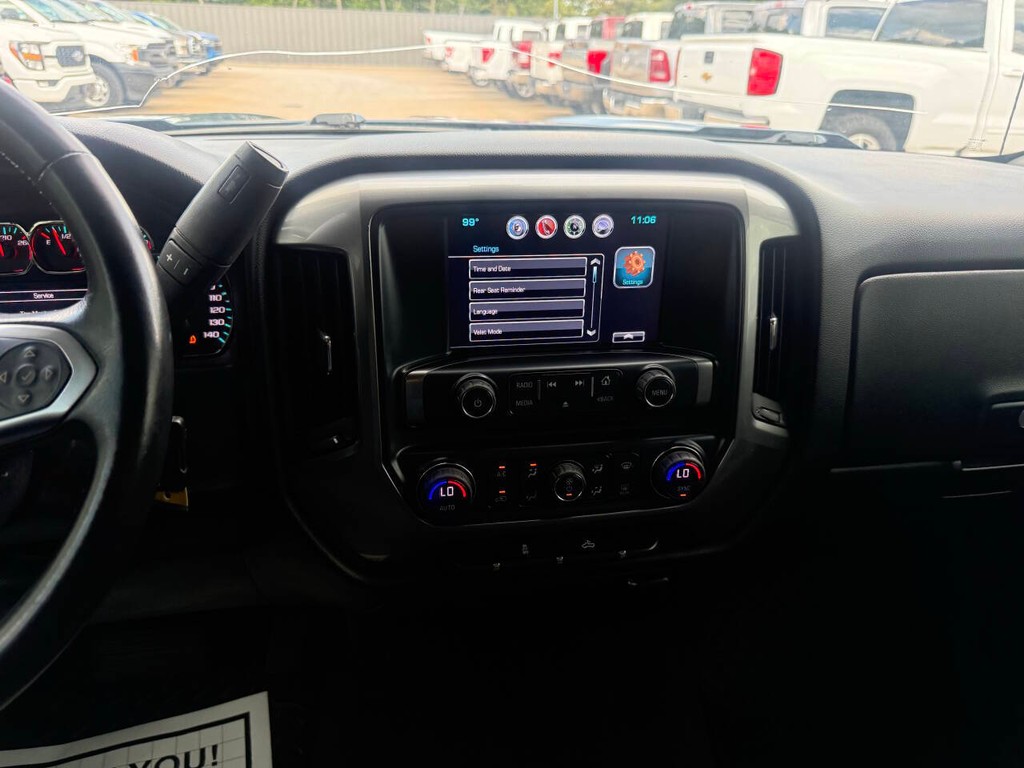 Chevrolet Silverado 1500 Vehicle Full-screen Gallery Image 24
