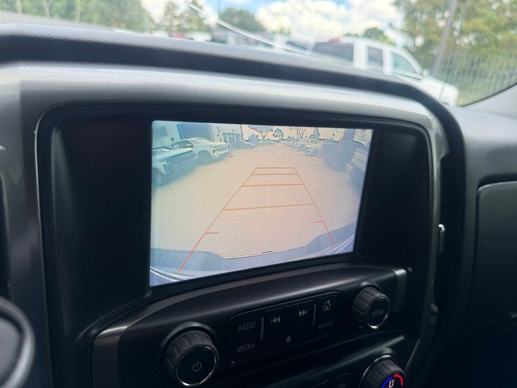 Chevrolet Silverado 1500 Vehicle Full-screen Gallery Image 25