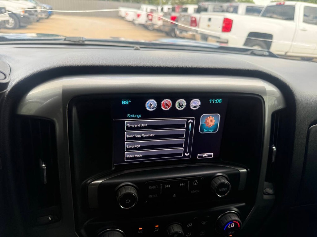 Chevrolet Silverado 1500 Vehicle Full-screen Gallery Image 26