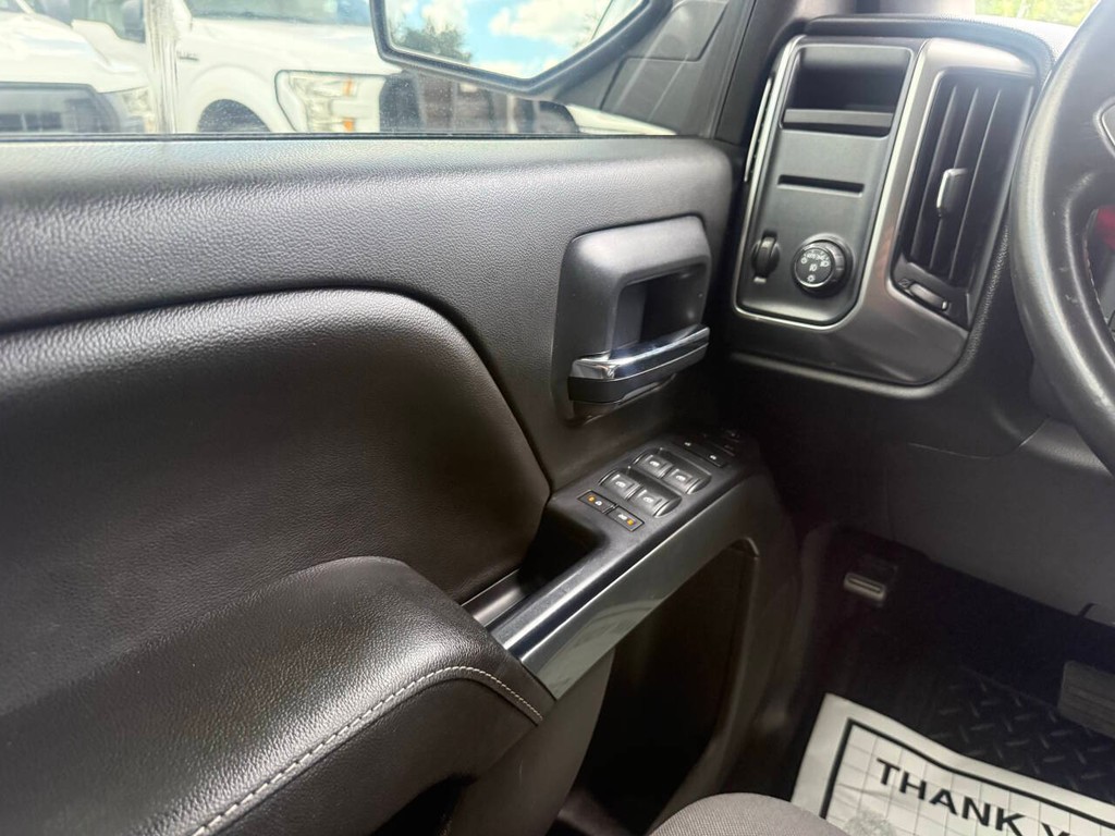 Chevrolet Silverado 1500 Vehicle Full-screen Gallery Image 30