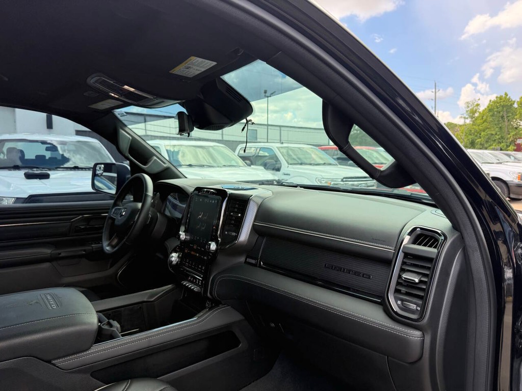 Ram 1500 Vehicle Full-screen Gallery Image 09