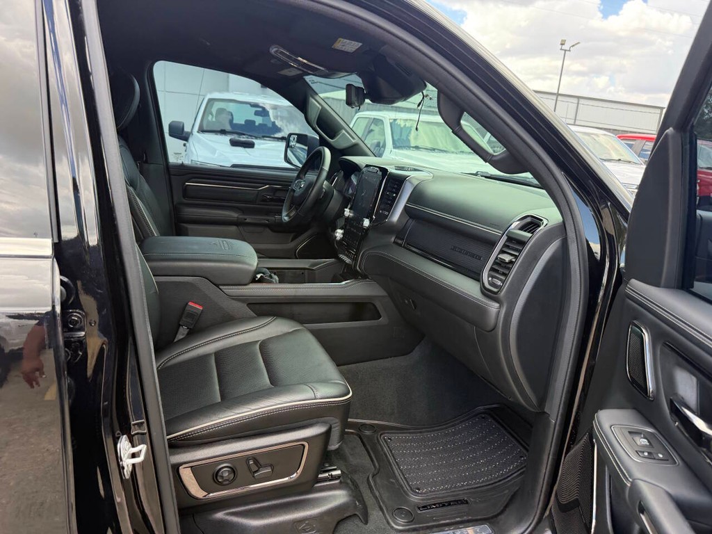 Ram 1500 Vehicle Full-screen Gallery Image 10