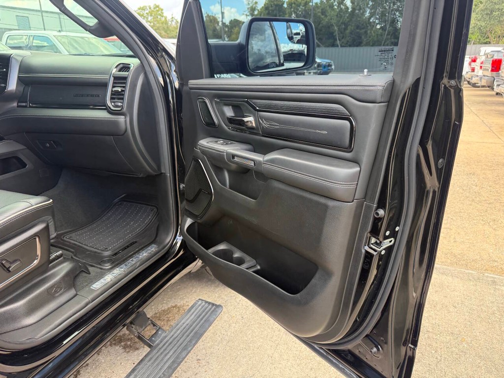 Ram 1500 Vehicle Full-screen Gallery Image 11