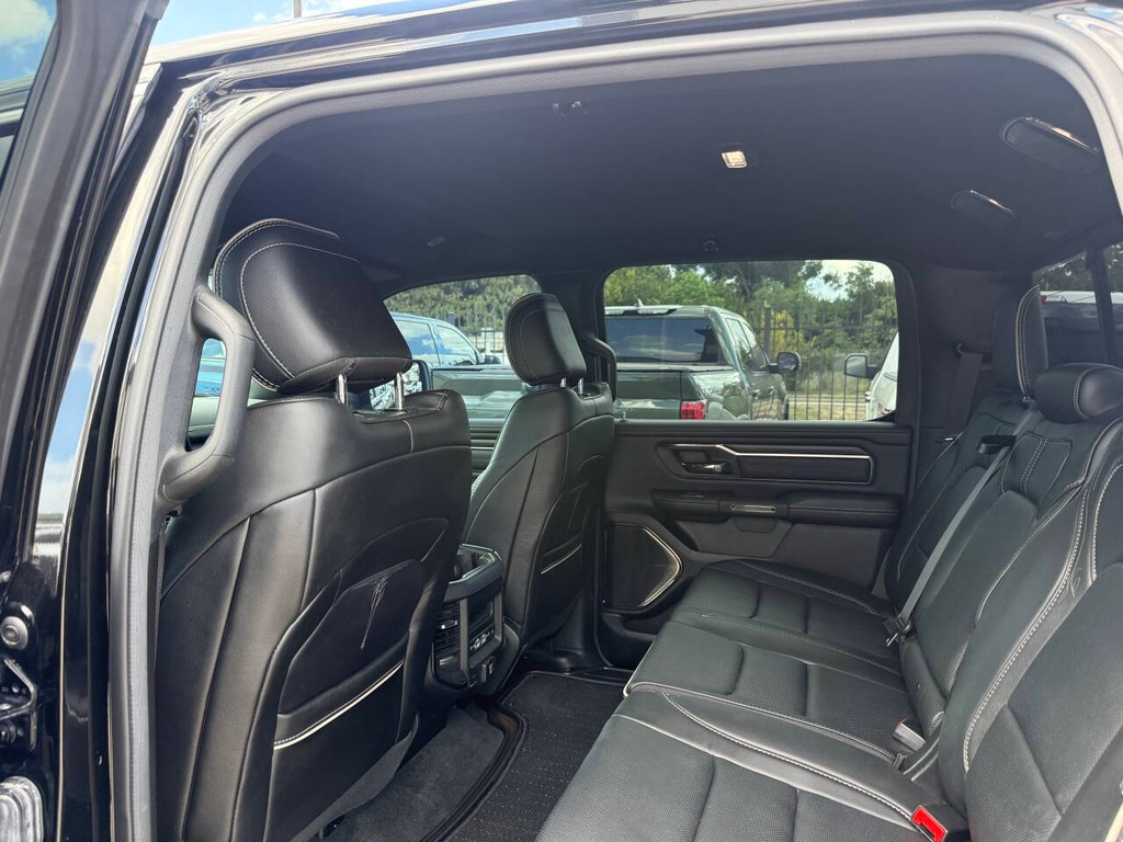 Ram 1500 Vehicle Full-screen Gallery Image 12