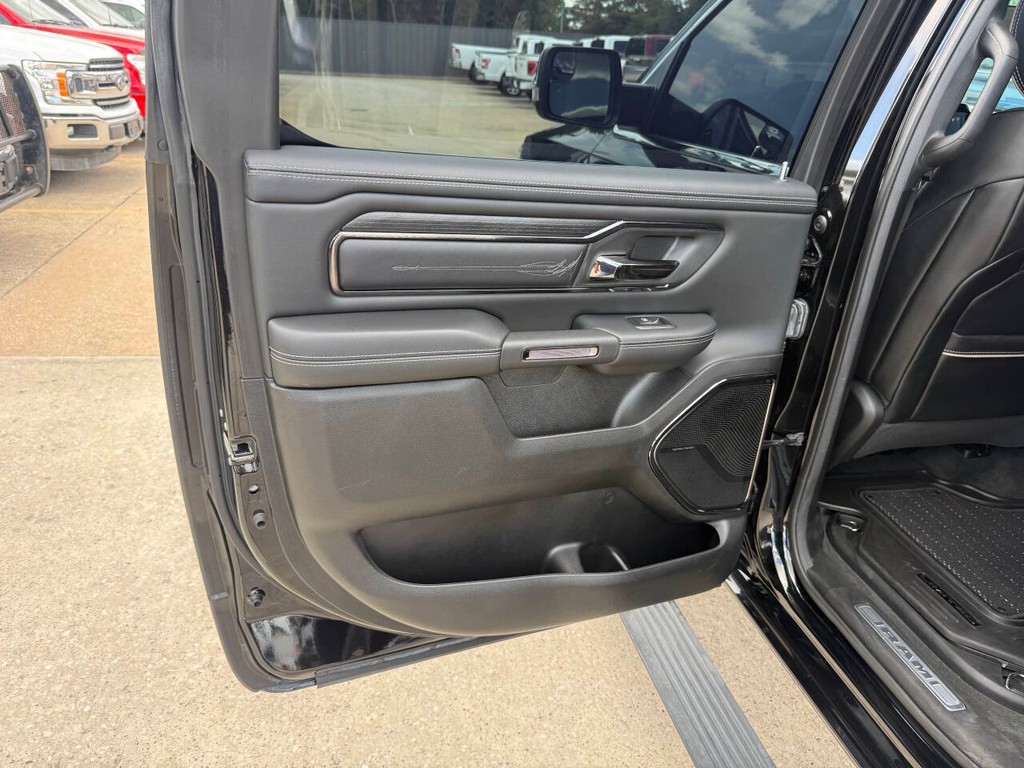 Ram 1500 Vehicle Full-screen Gallery Image 14