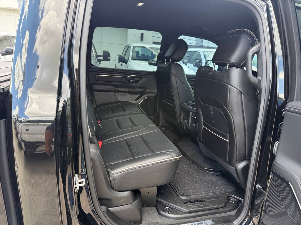 Ram 1500 Vehicle Full-screen Gallery Image 15