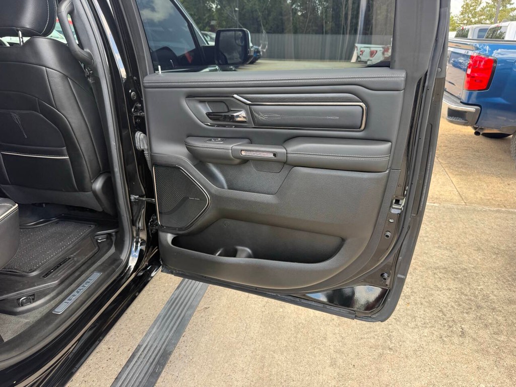 Ram 1500 Vehicle Full-screen Gallery Image 16