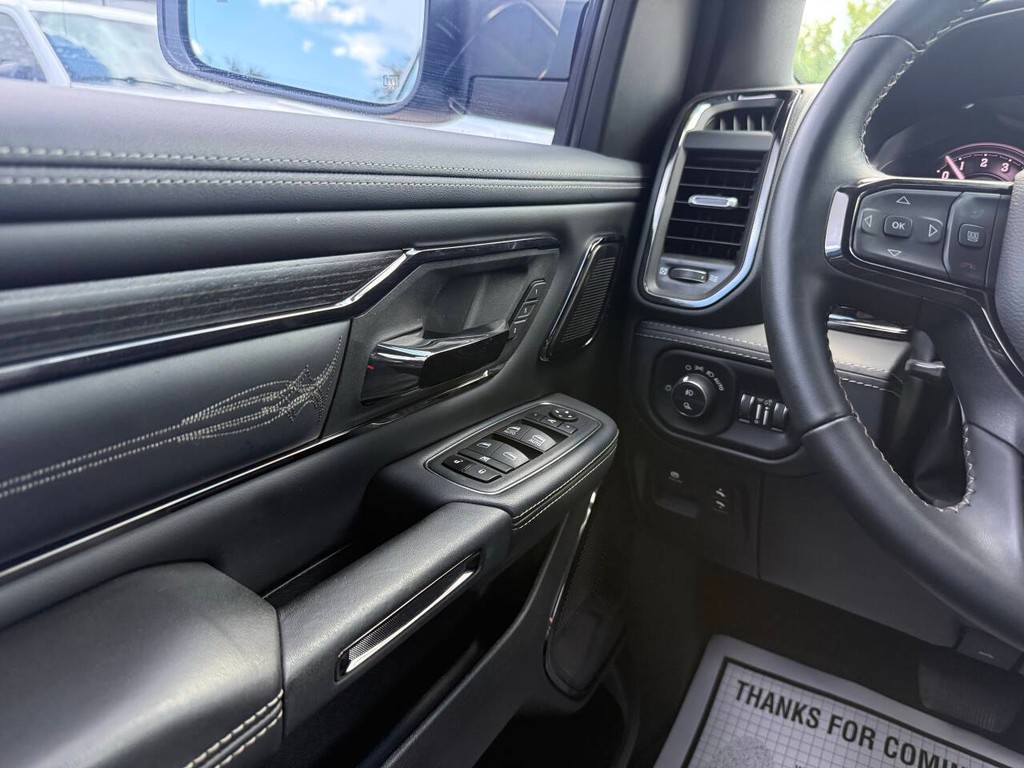 Ram 1500 Vehicle Full-screen Gallery Image 30