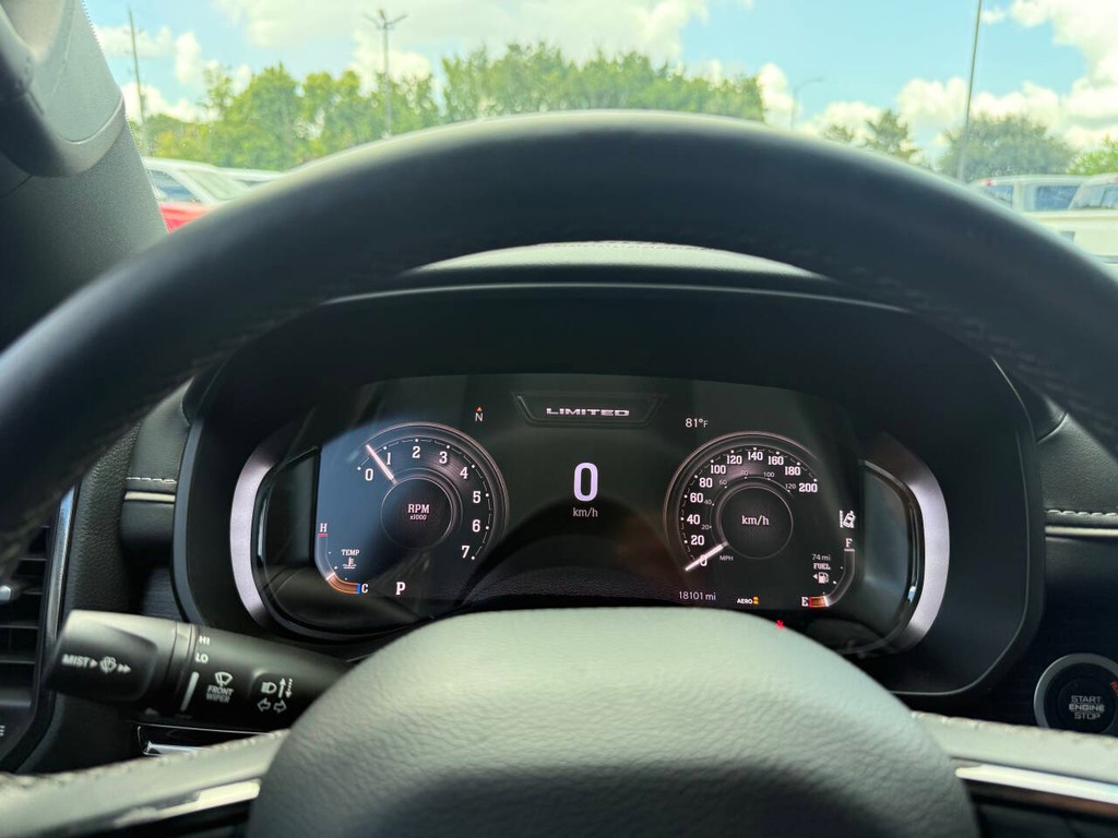 Ram 1500 Vehicle Full-screen Gallery Image 31