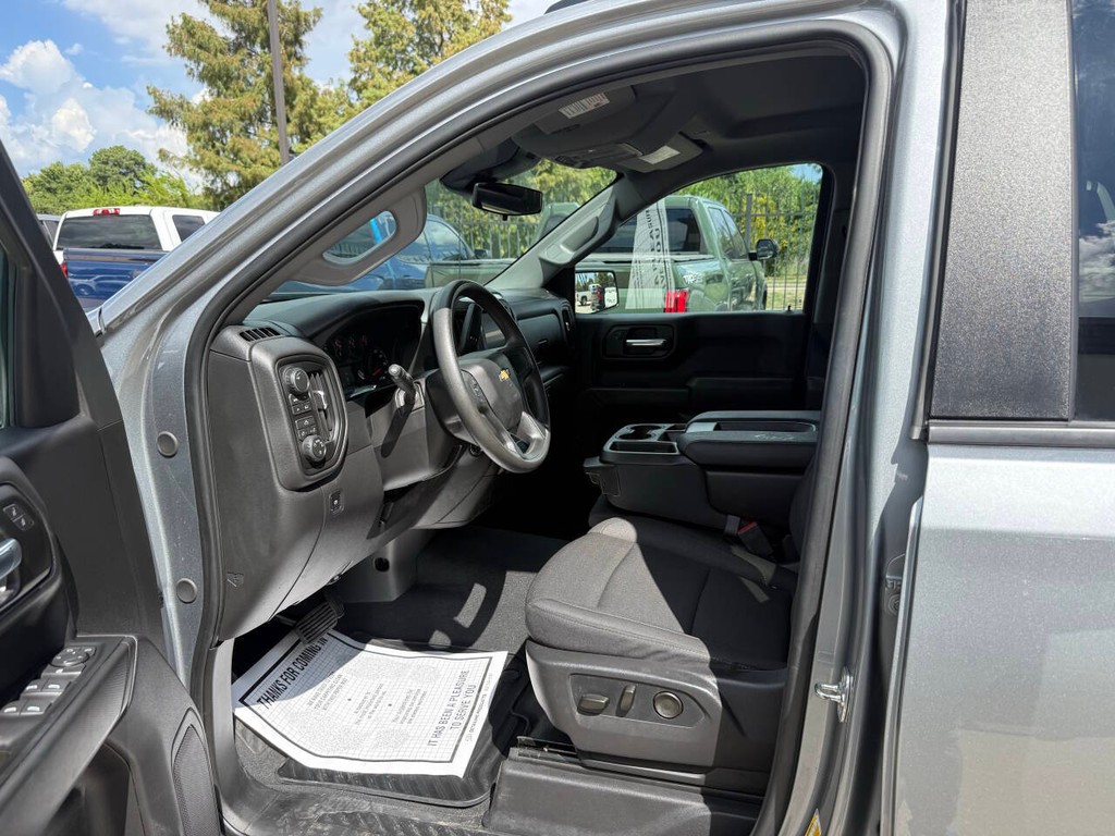 Chevrolet Silverado 1500 Vehicle Full-screen Gallery Image 09