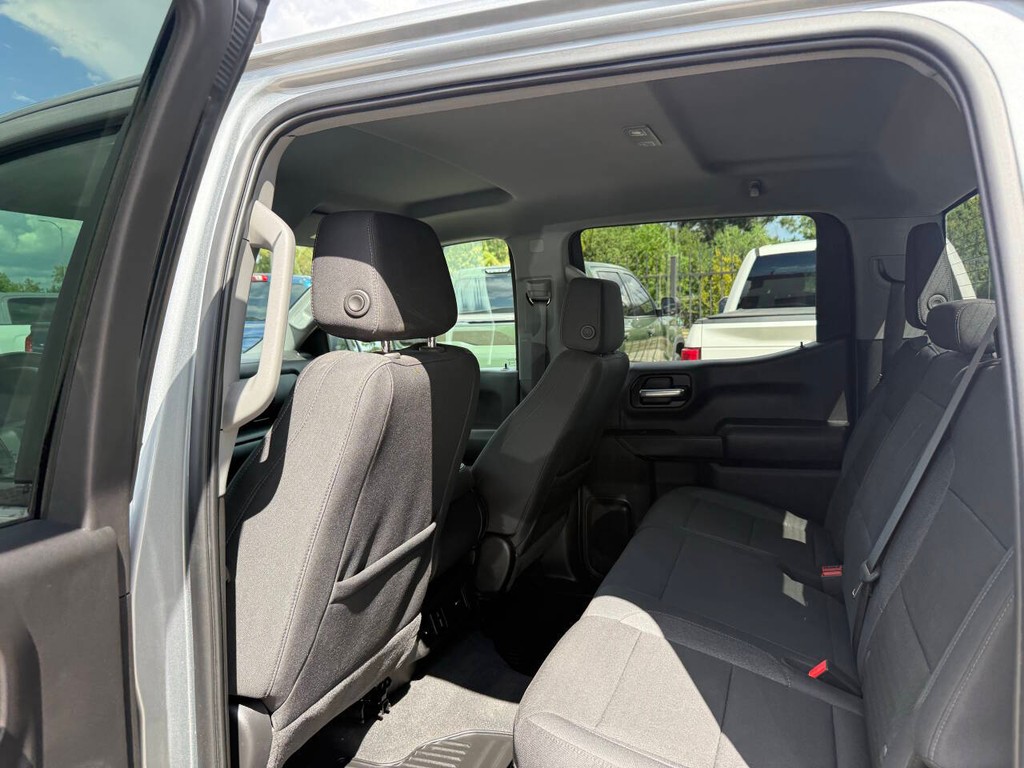 Chevrolet Silverado 1500 Vehicle Full-screen Gallery Image 10