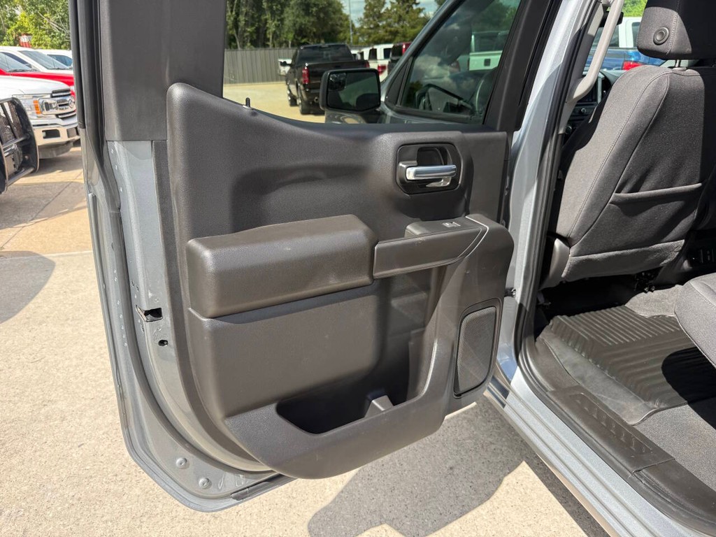 Chevrolet Silverado 1500 Vehicle Full-screen Gallery Image 12