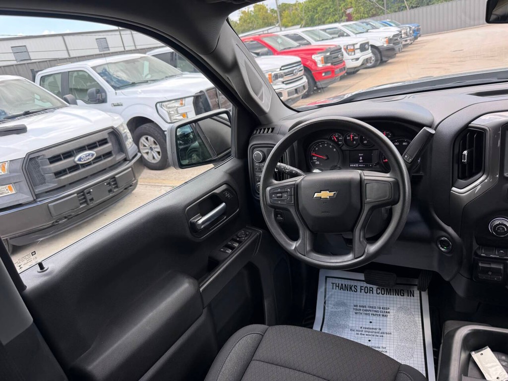 Chevrolet Silverado 1500 Vehicle Full-screen Gallery Image 14